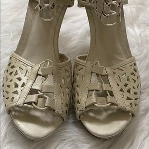 Aldo Kitzrow Laser Cut Platform Heels Size 37 off white